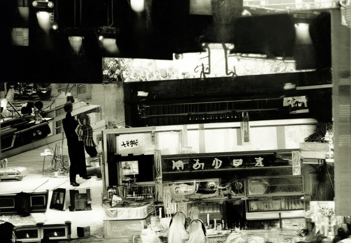 Deft见证GEN选手夺冠：职业选手的电竞精神与传奇故事传承-竞技宝(JJB)